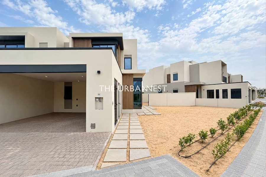 Single Row | Park Facing | Large Plot | 4 Bed Single Row | Park Facing | Large Plot | 4 Bed