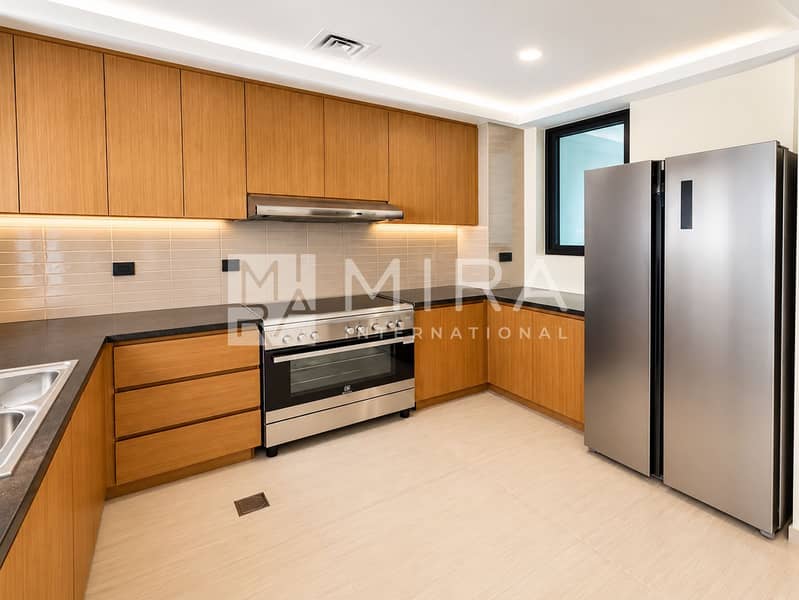 3 Pristine kitchen property listing-5