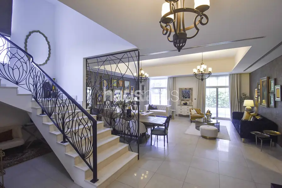 Spacious 5-Bed Villa with Private Garden | Casa Fa
