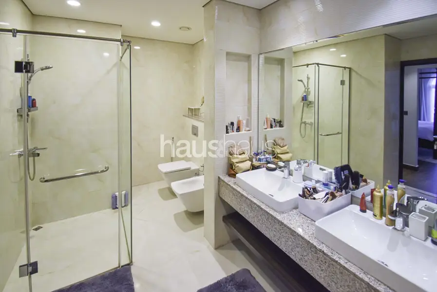 Spacious 5-Bed Villa with Private Garden | Casa Fa