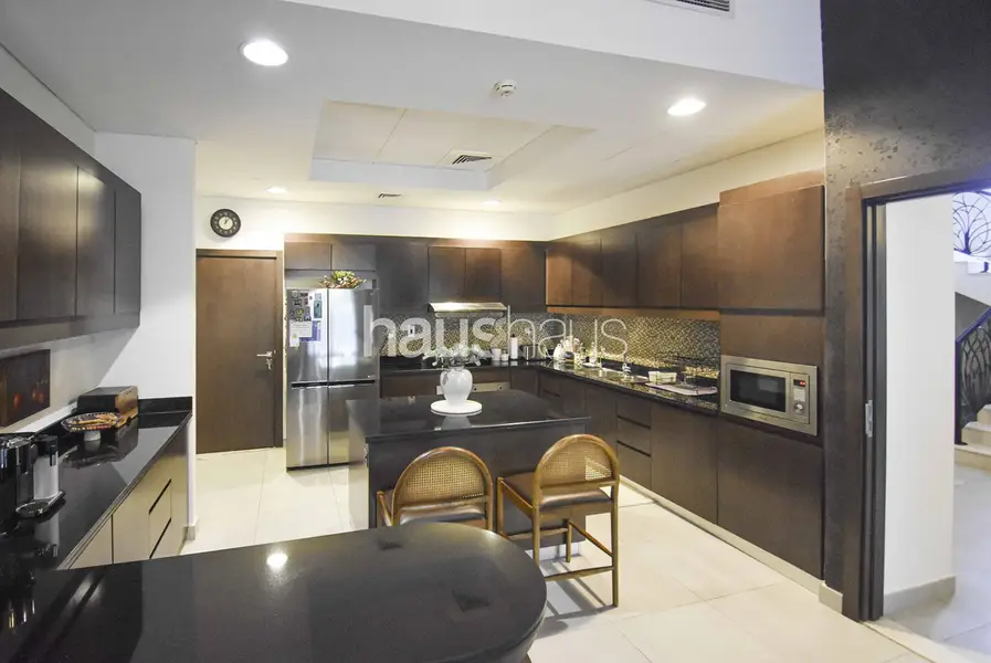 Spacious 5-Bed Villa with Private Garden | Casa Fa
