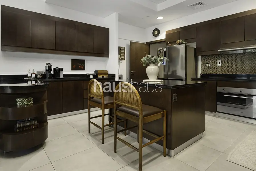 Spacious 5-Bed Villa with Private Garden | Casa Fa