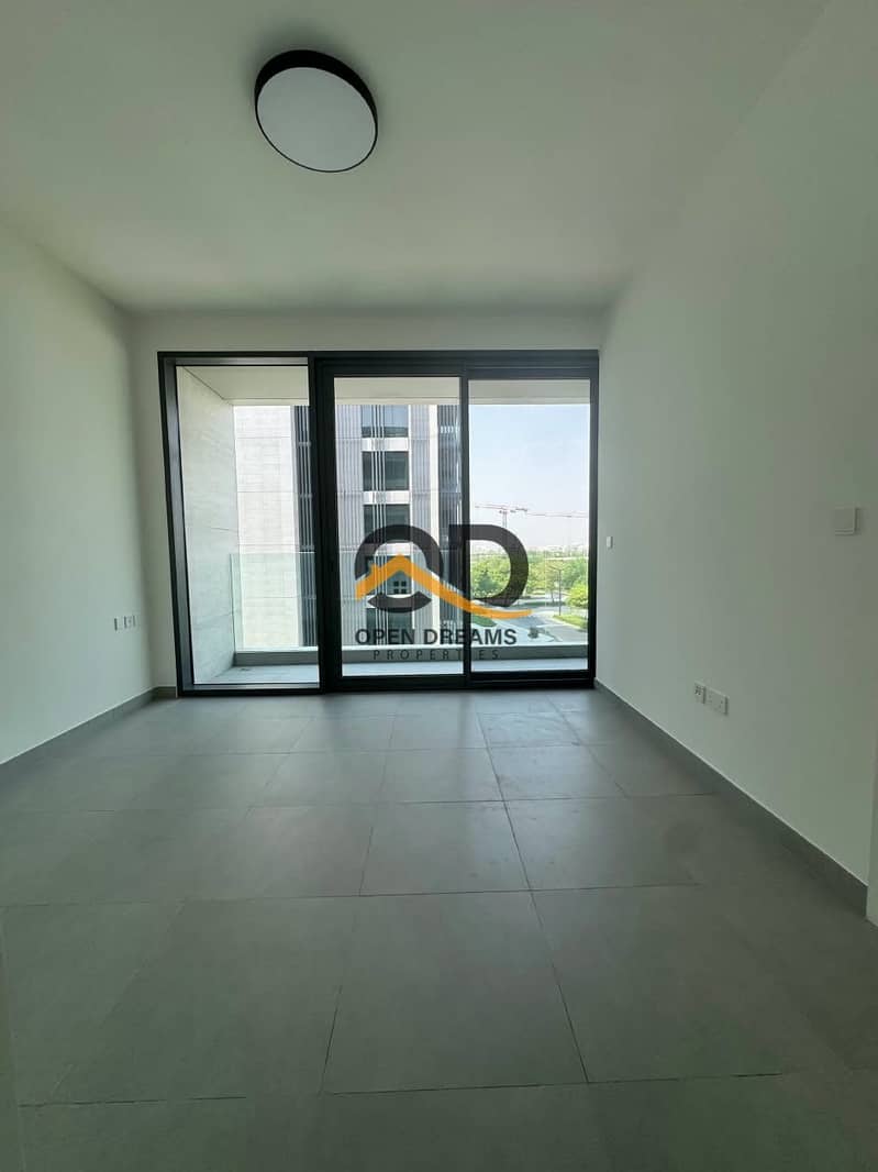 11 2eb39aed-a3d3-44ce-adf6-bfb0e018e4de. jpg