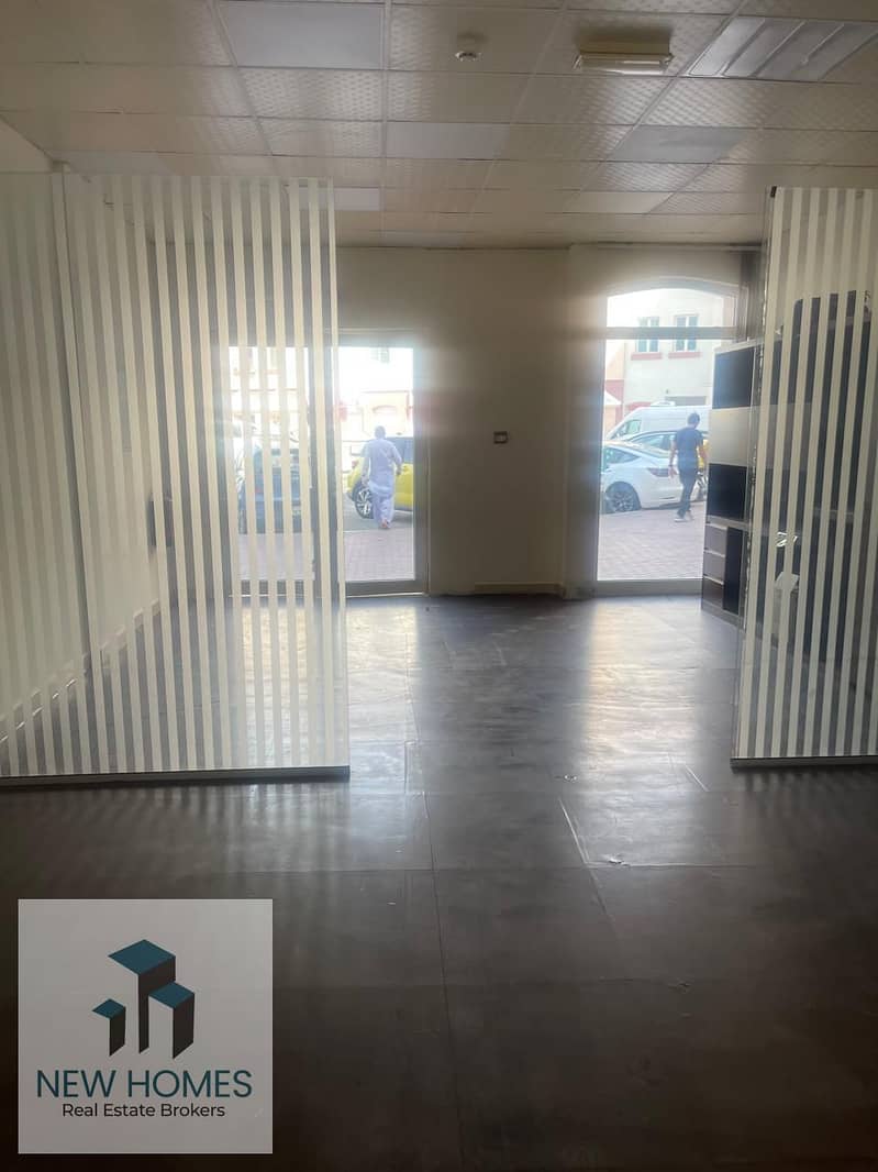 Street-Facing Shop | England Cluster | Glass Frontage