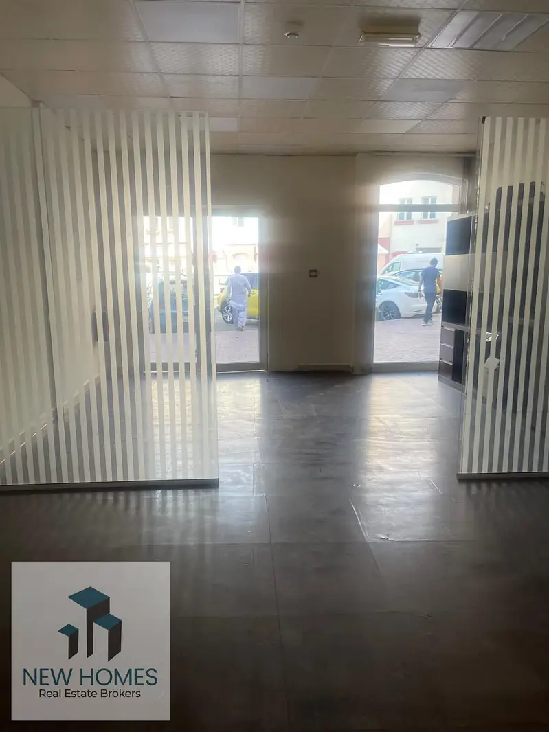 Street-Facing Shop | England Cluster | Glass Frontage