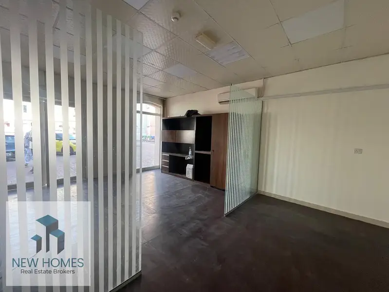 Street-Facing Shop | England Cluster | Glass Frontage