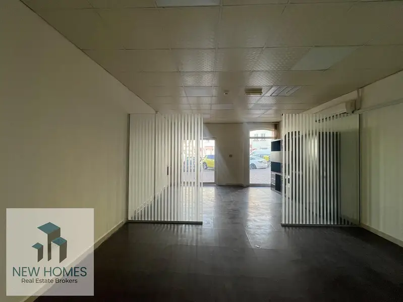 Street-Facing Shop | England Cluster | Glass Frontage