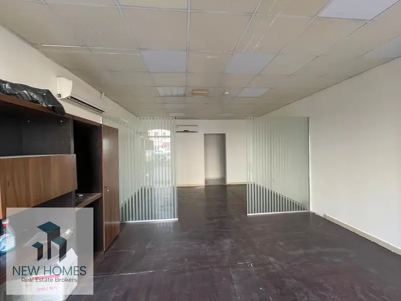 Street-Facing Shop | England Cluster | Glass Frontage