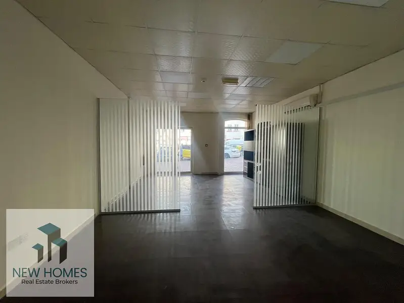 Street-Facing Shop | England Cluster | Glass Frontage