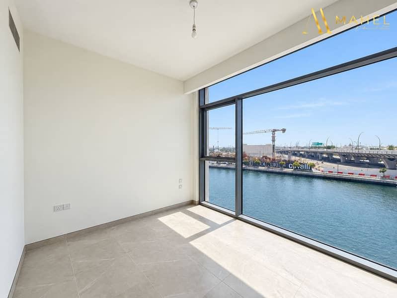 10 Polished apartment with canal views-17. png