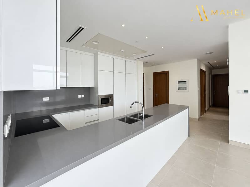 13 Bright Apartment with Canal Views-6. png