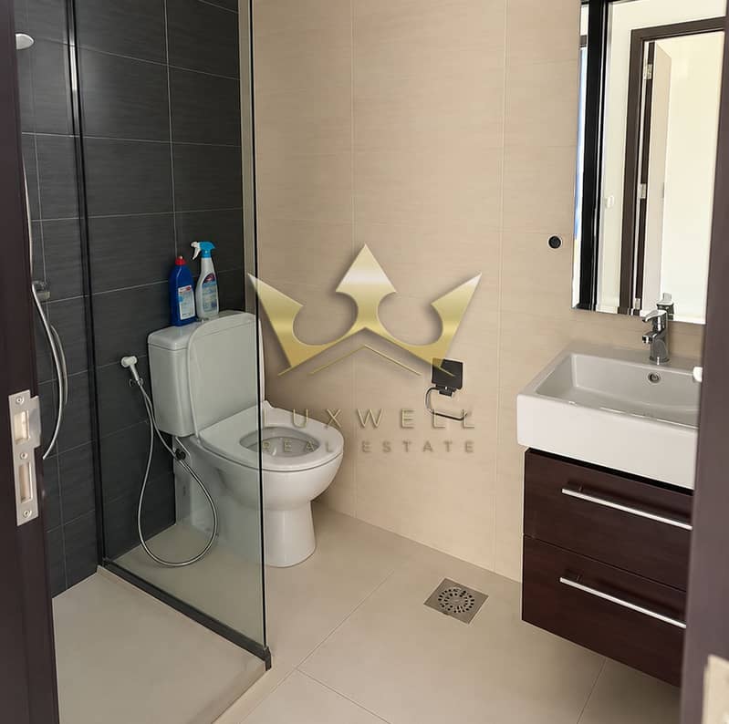 9 Bright Modern Bathroom Interior. png