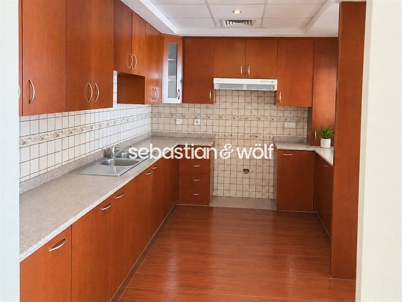 3 03_kitchen. jpg