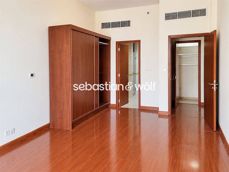 6 06_primary_wardrobe_ensuite. jpg