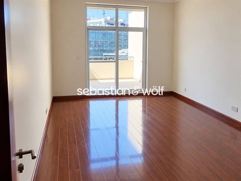 8 08_second_bedroom_balcony. jpg
