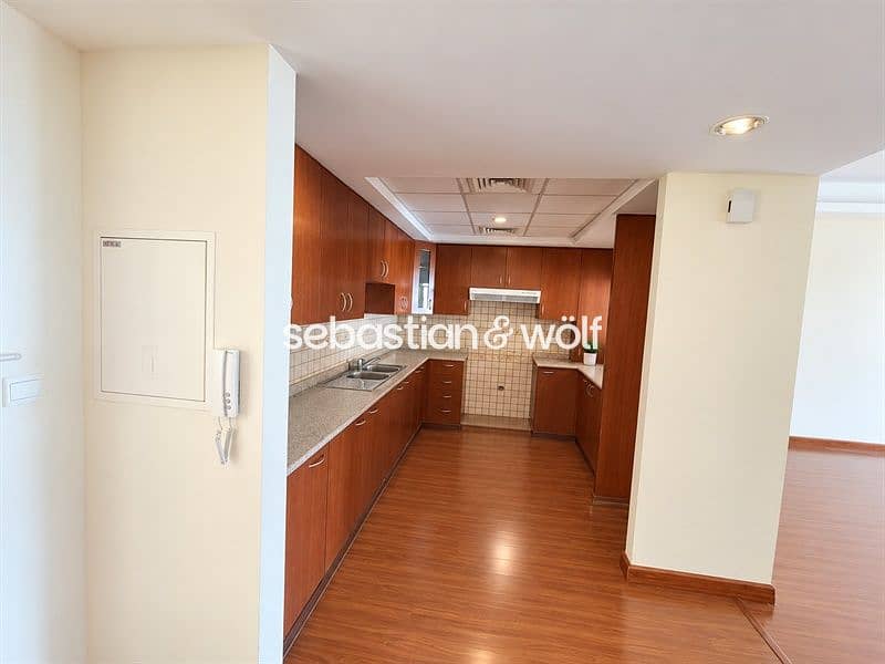 4 04_kitchen_entry. jpg
