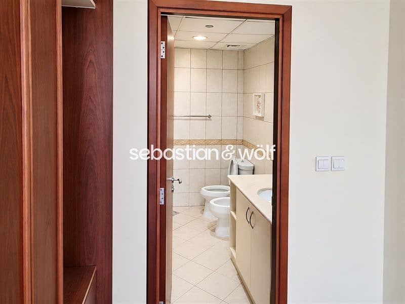 7 07_ensuite. jpg