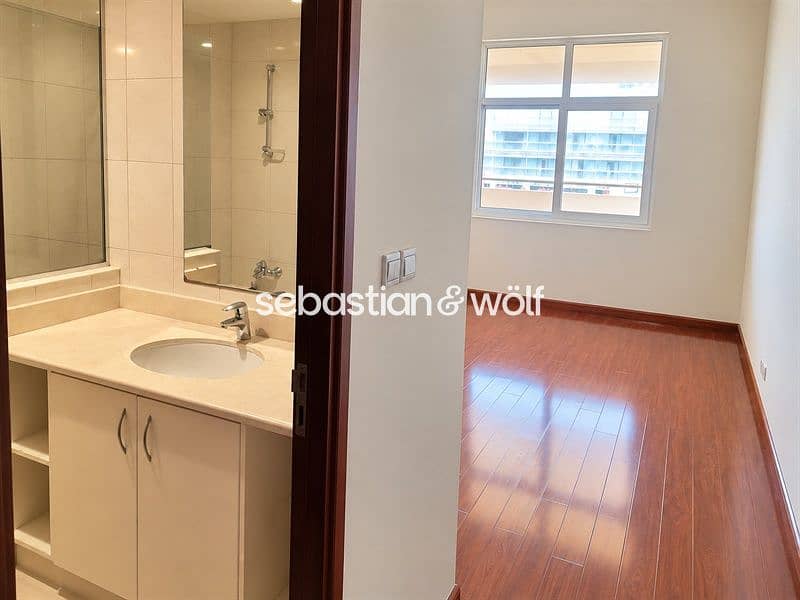 12 12_bathroom_adjacent_room. jpg