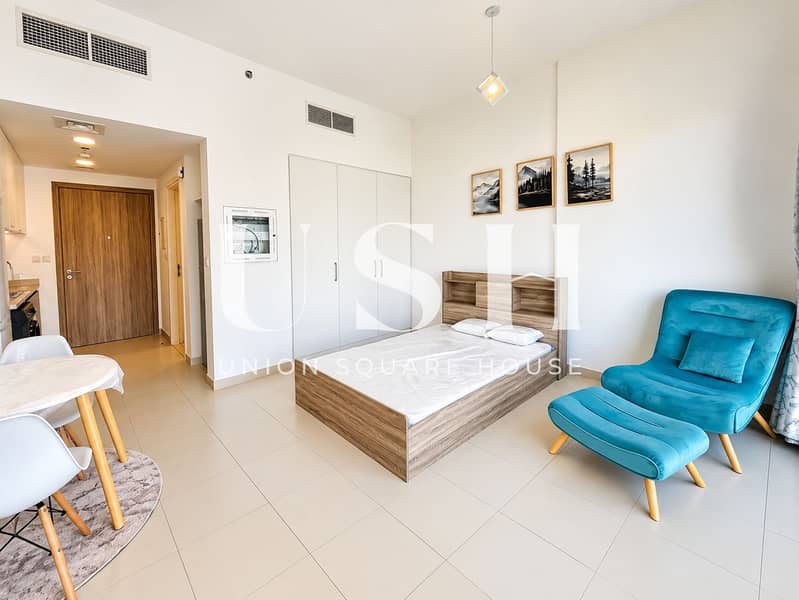 7 Bright Modern Studio Apartment. png
