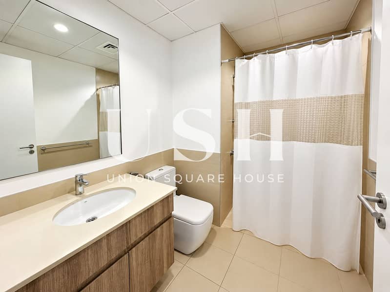 9 Modern Minimalist Bathroom Interior. png