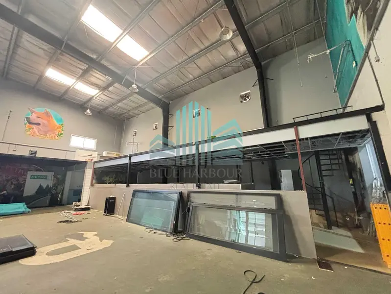 HIGH CEILING EASY ACCESS TO SZR | ANY BUSINESS ARE WELCOME