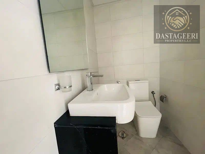 12 Bathroom. jpeg