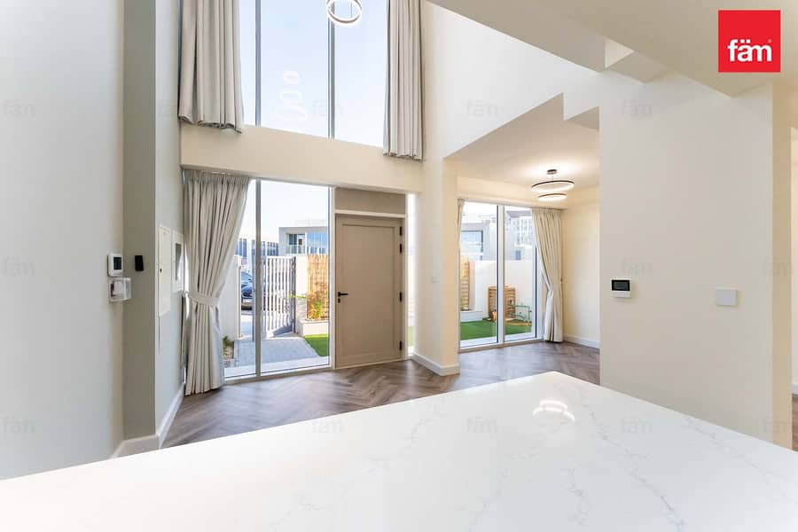 Corner | Luxury | Great Location | Maids | Fitted Corner | Luxury | Great Location | Maids | Fitted