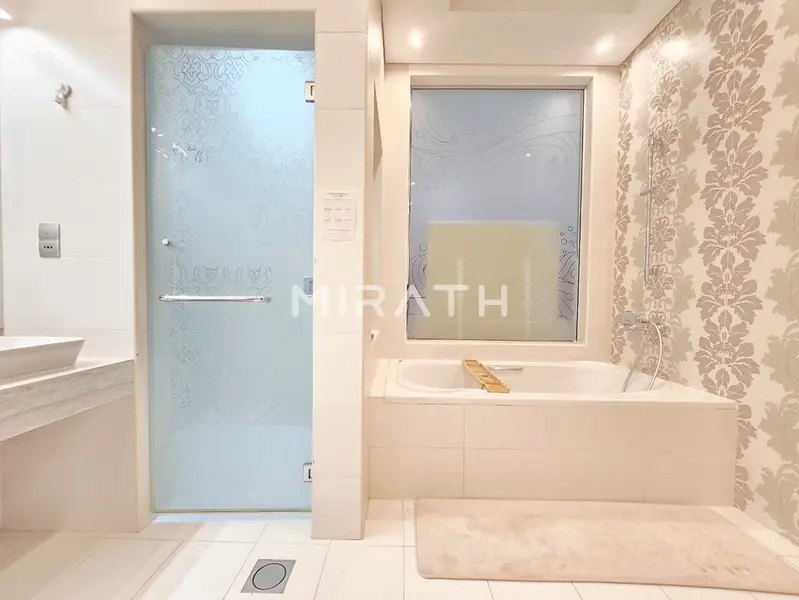 EXCLUSIVE MODERN VILLA IN PRESTIGIOUS LOCATION