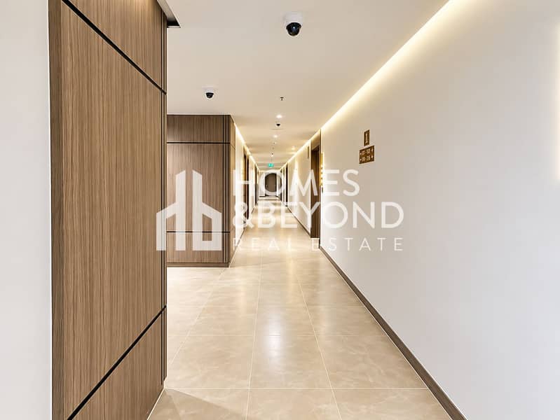 4 Luxury Hotel Hallway Perspective. png