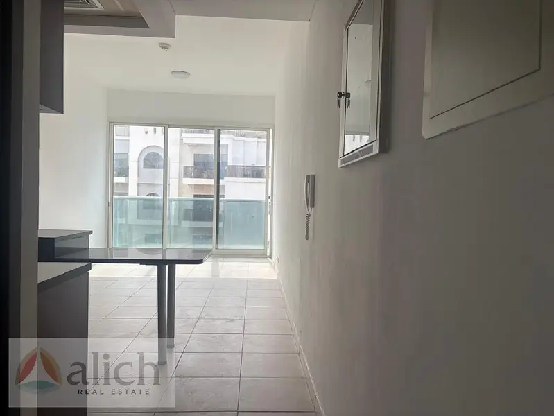 Unoccupied Unit | Middle Floor | Ideal Location