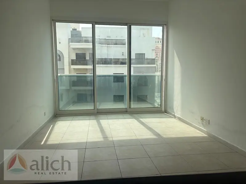 Unoccupied Unit | Middle Floor | Ideal Location
