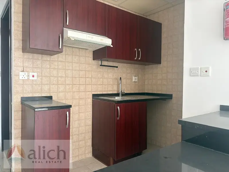 Unoccupied Unit | Middle Floor | Ideal Location