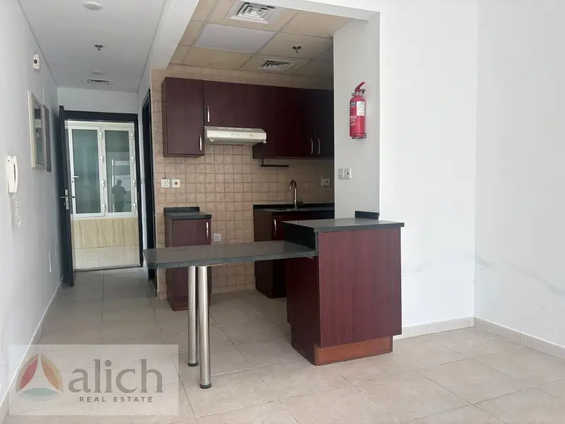 Unoccupied Unit | Middle Floor | Ideal Location