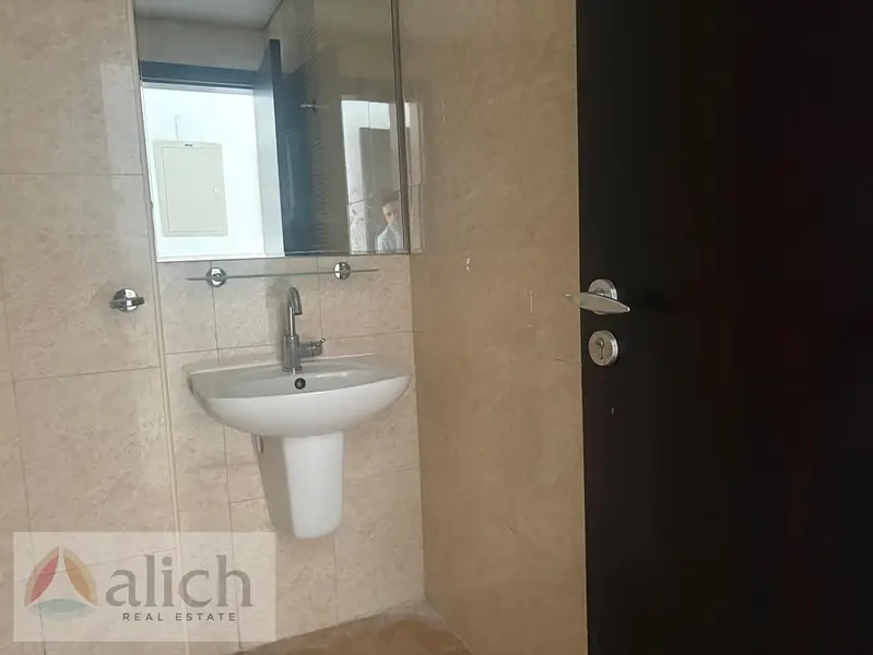 Unoccupied Unit | Middle Floor | Ideal Location