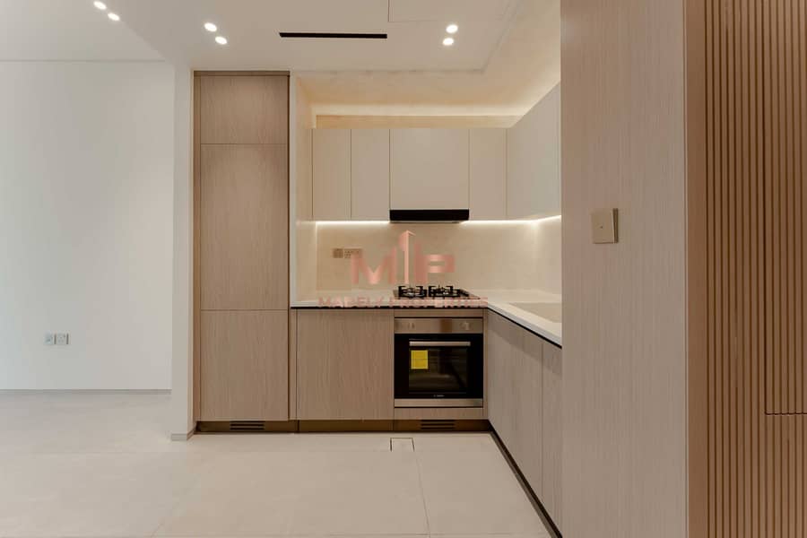 4 607 Binghatti Ivory. jpg-4. jpg