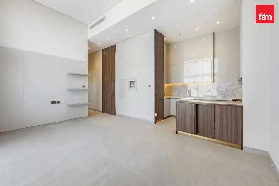 Brand New | Spacious | Vacant | Close to Exit
