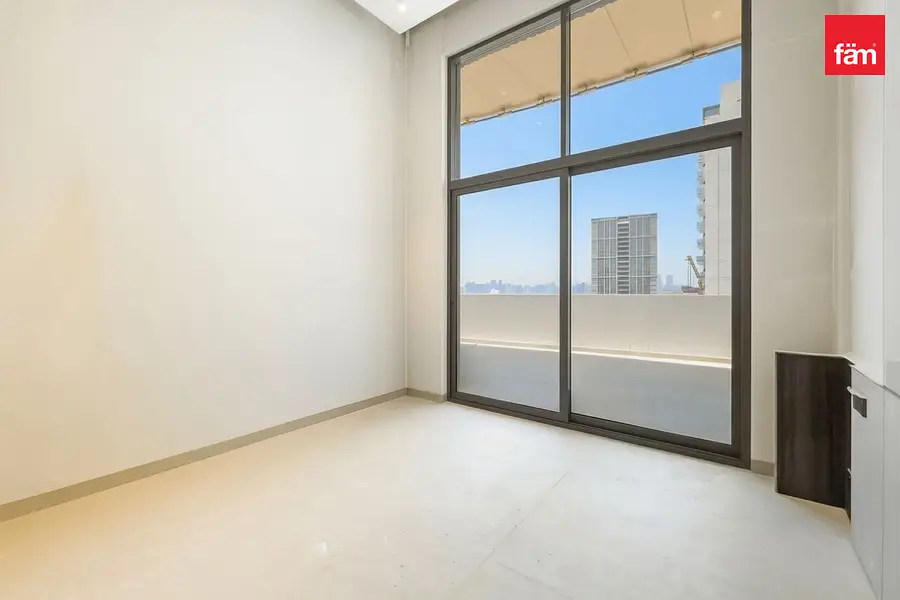 Brand New | Spacious | Vacant | Close to Exit