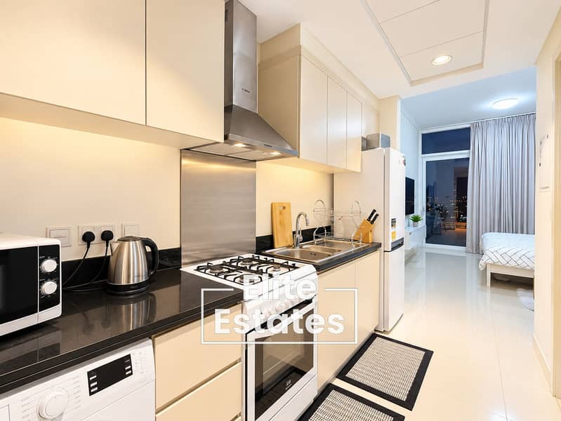 2 Bright Modern Kitchenette and City View. png