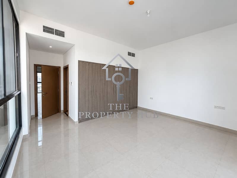 2 Bright Minimalist Empty Bedroom Interior. png