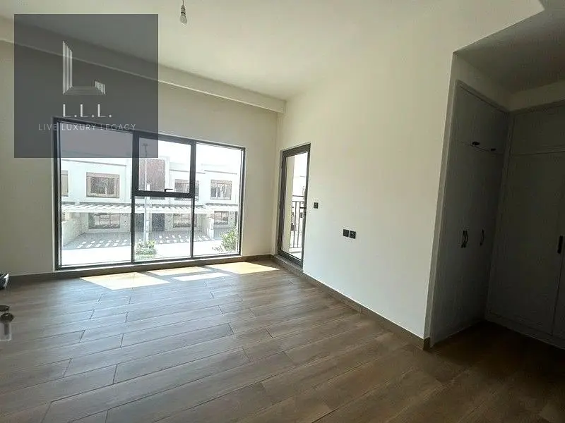 3BR Villa | Costa Brava | Balcony & Community View