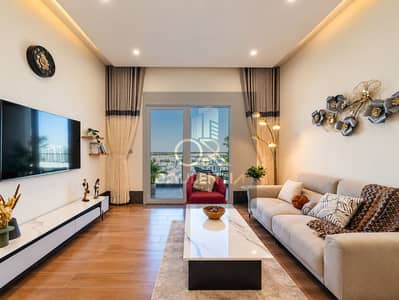 شقة 1 غرفة نوم للايجار في دبي الجنوب، دبي - Modern Living Room with Balcony View. png
