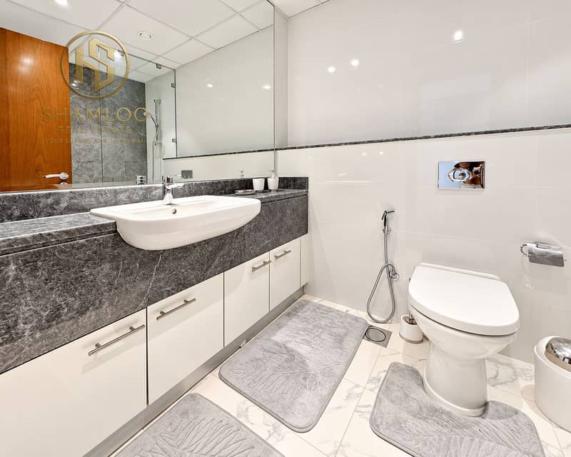 12 Bright Contemporary Bathroom Retreat. png