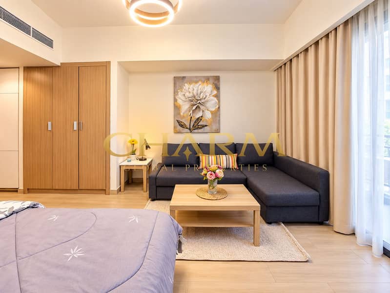 2 Cozy Modern Living Room with Floral Art. png