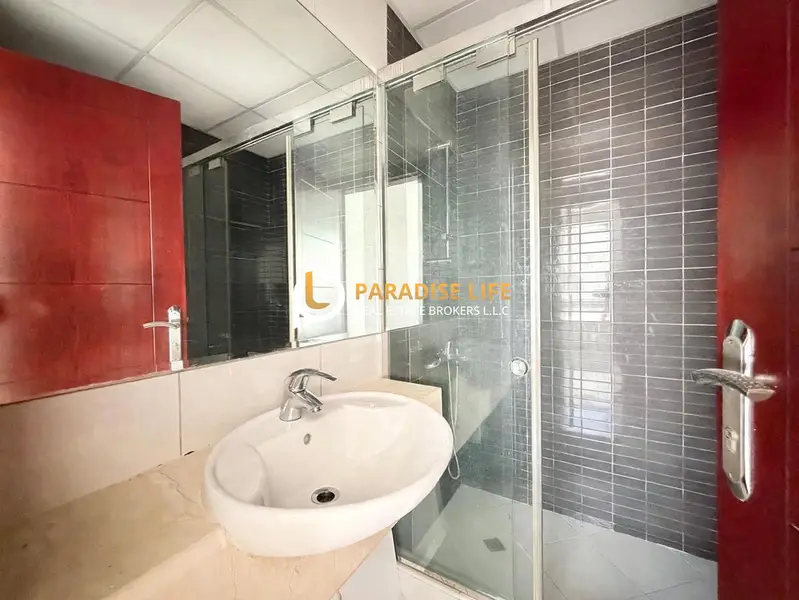 Elegant Corner Villa for Rent | 3 En-Suite Bedrooms + Maid’s Room | Covered Parking | AED 135,000