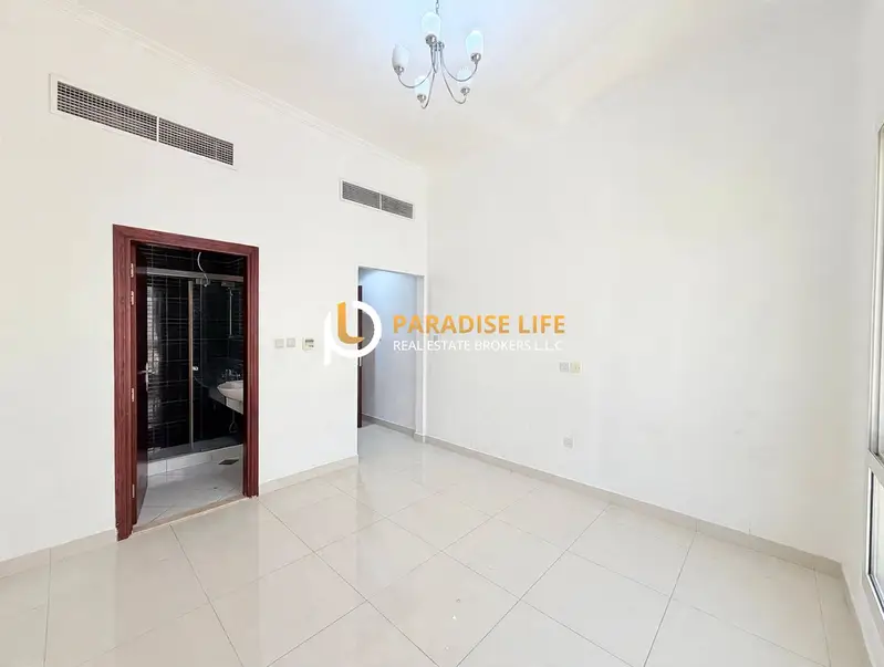Elegant Corner Villa for Rent | 3 En-Suite Bedrooms + Maid’s Room | Covered Parking | AED 135,000