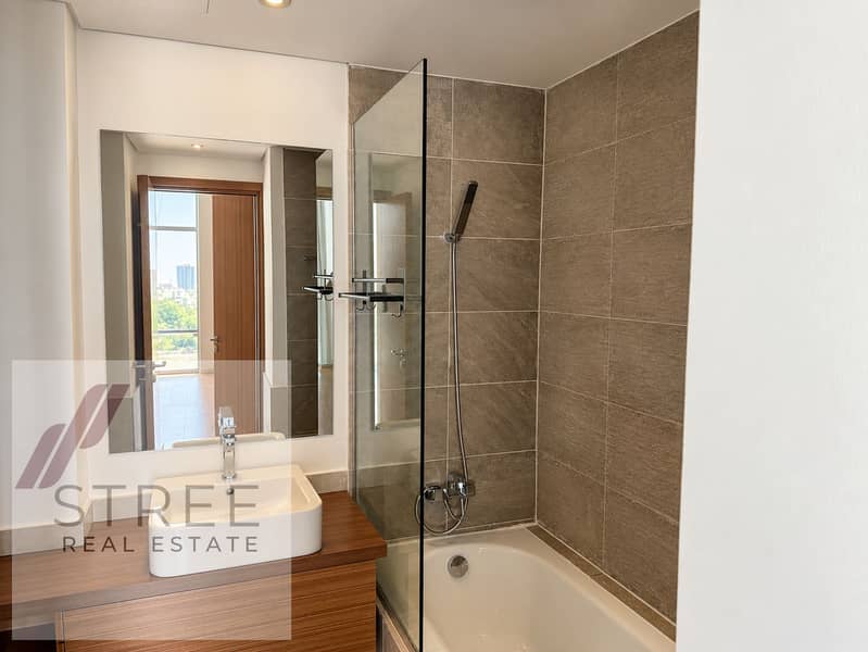 10 Ensuite Bathroom (B). png