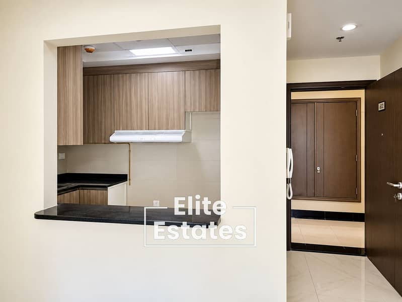 9 Modern Apartment Kitchen Entryway. png
