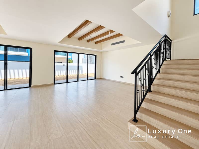 3 Sunlit Modern Empty Living Space. png