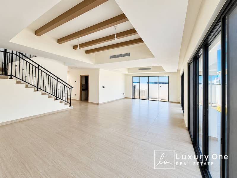 2 Bright Open-Plan Modern Interior. png