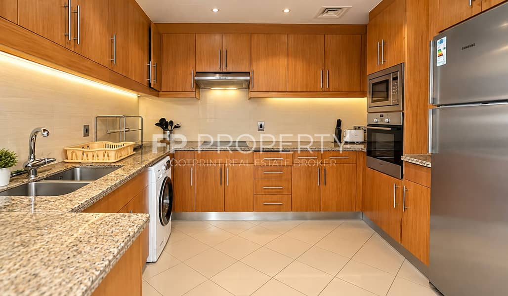 7 Modern Wood-and-Stainless U-Shaped Kitchen. png
